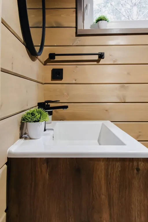 Дом Хвоя Темный