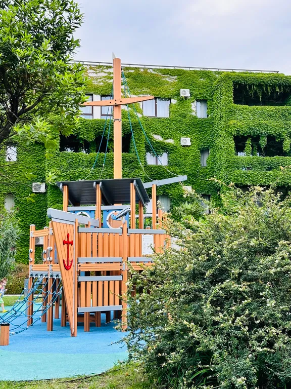 Дизайнерские апартаменты с террасой и бассейном