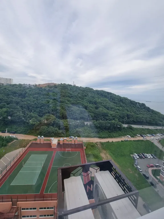 Студия с видом на море и лес