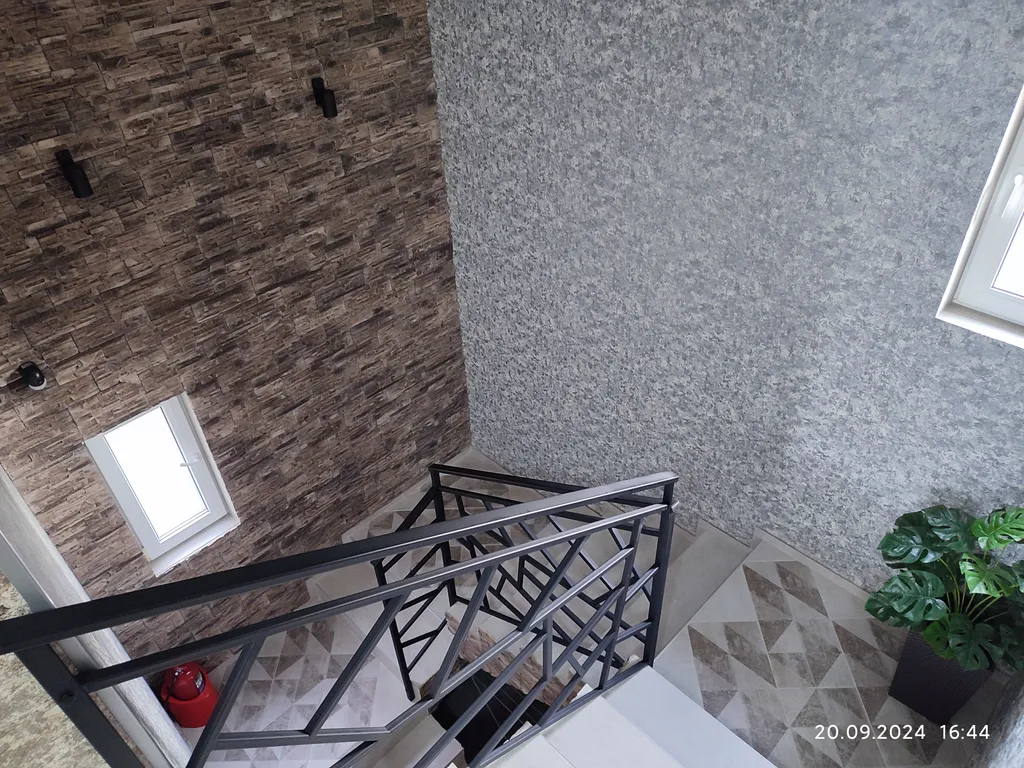 Большой дом с 5 изолированными комнатами в центре