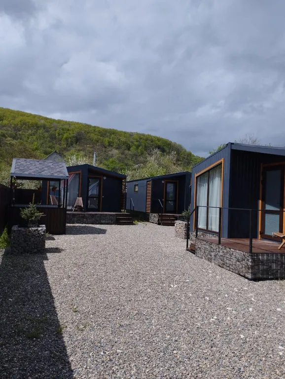 Гостевые домики с бассейном