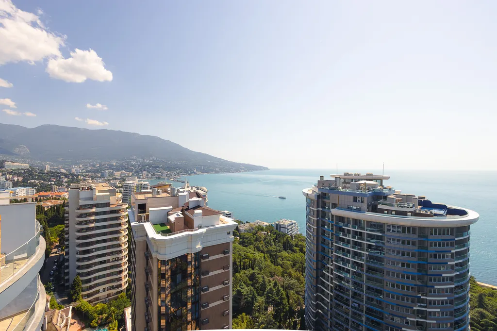 Эксклюзивная квартира с лучшим видом в приморском парке Ялты