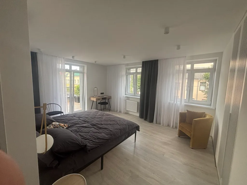 Эксклюзивная евродвушка с просторной террасой в самом сердце города