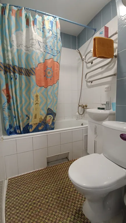 Трёхкомнатная квартира центр — аренда посуточно в Орск