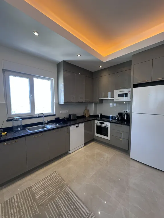 Светлая уютная квартира в Махмутларе с панорамным видом на море и горы