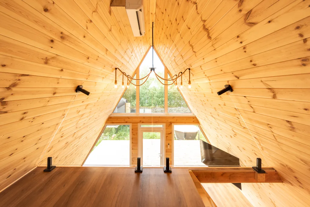 А фрейм большой с видом на озеро, баней на дровах и чаном сибирским