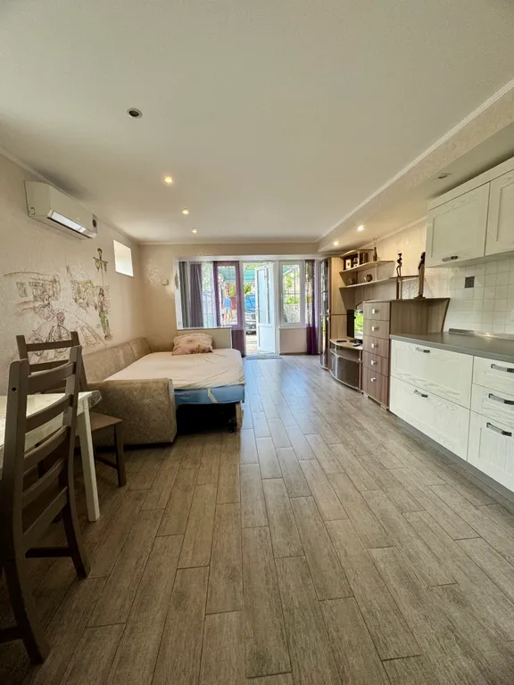 Дом с бассейном на море