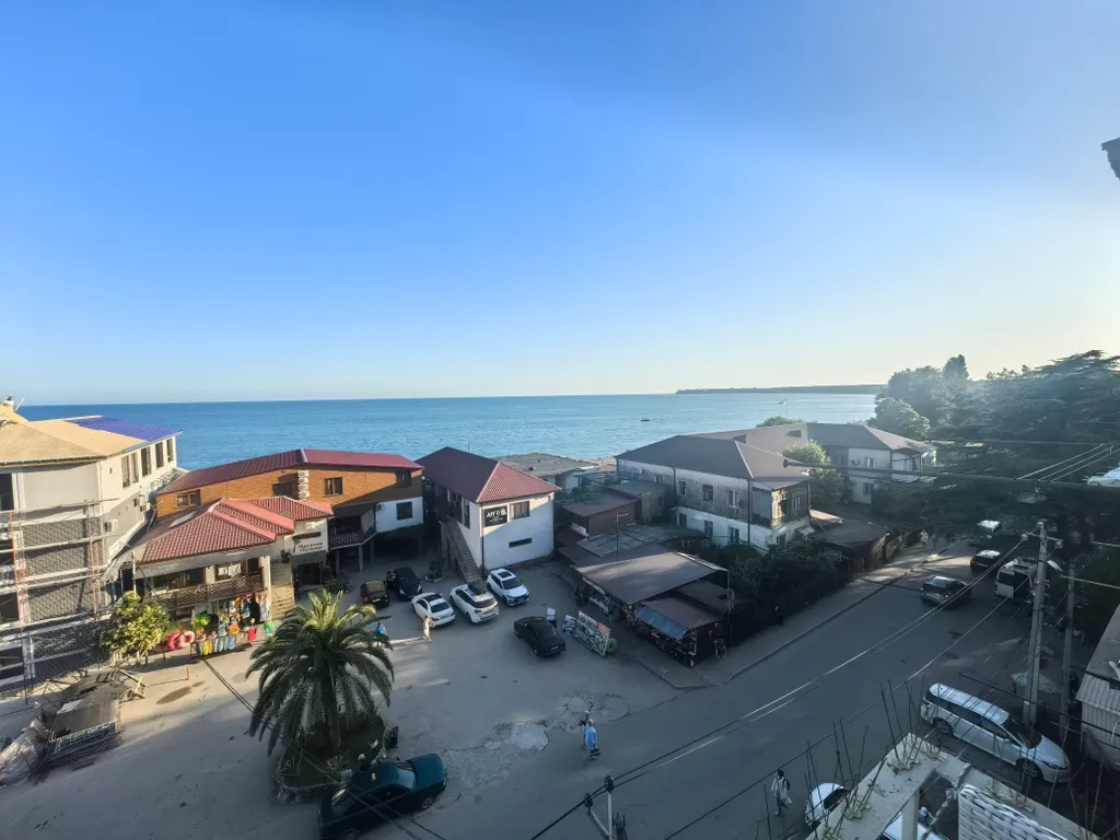 Квартира комфорт+ с балконом: 96 м от моря