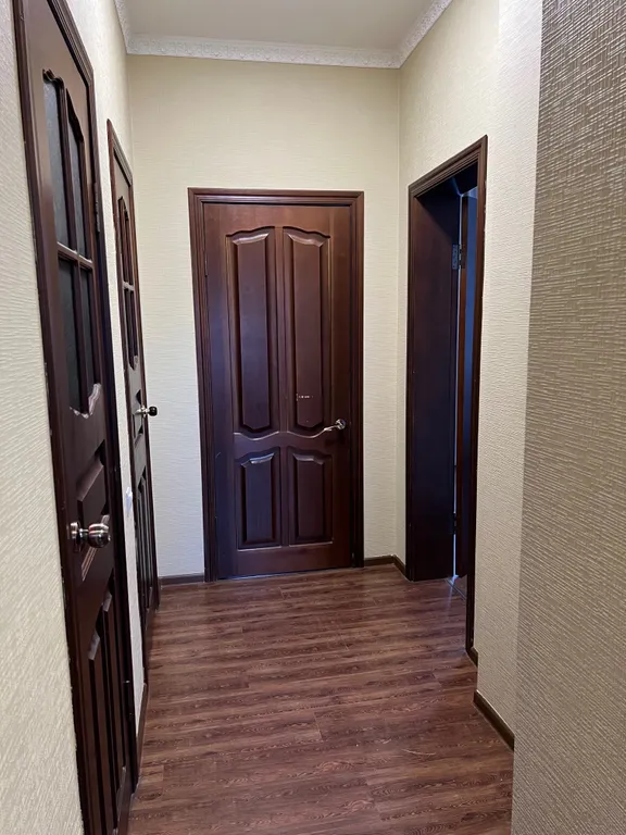 Трёхкомнатная, удобное расположение, отчетные документы.