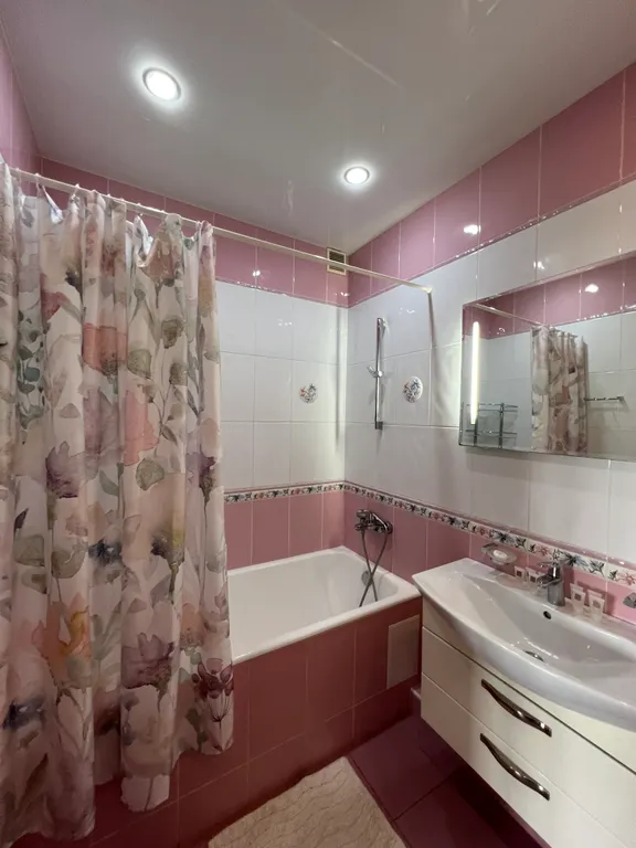 Квартира с видом на море и горы в центре Адлера