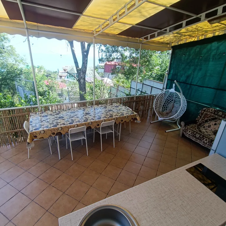 Дом с беседкой