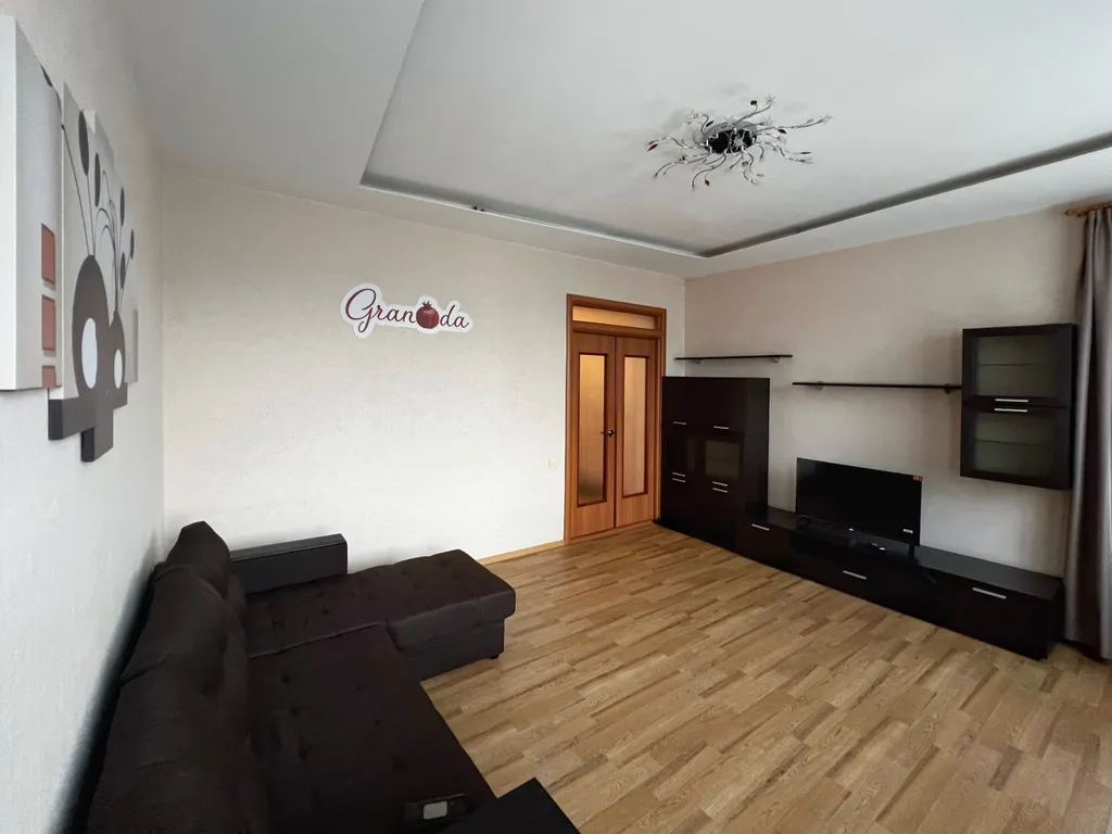 Большая двухкомнатная квартира с изолированными комнатами в районе Выя