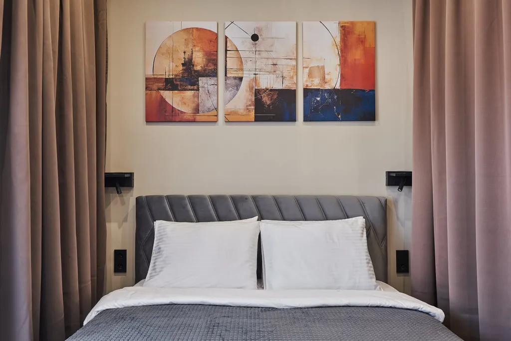 Студия для трех гостей