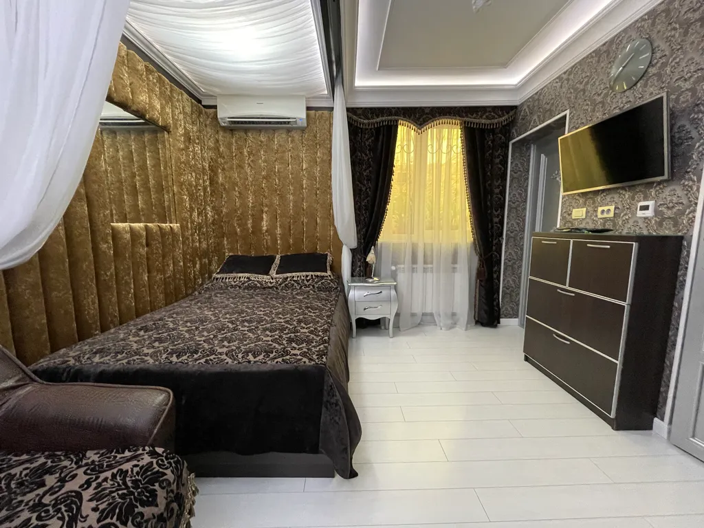 Уютный номер в центре, море - 600 метров