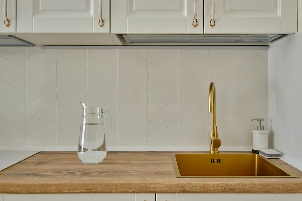 Квартира с дизайнерским ремонтом и видом на горы на побережье