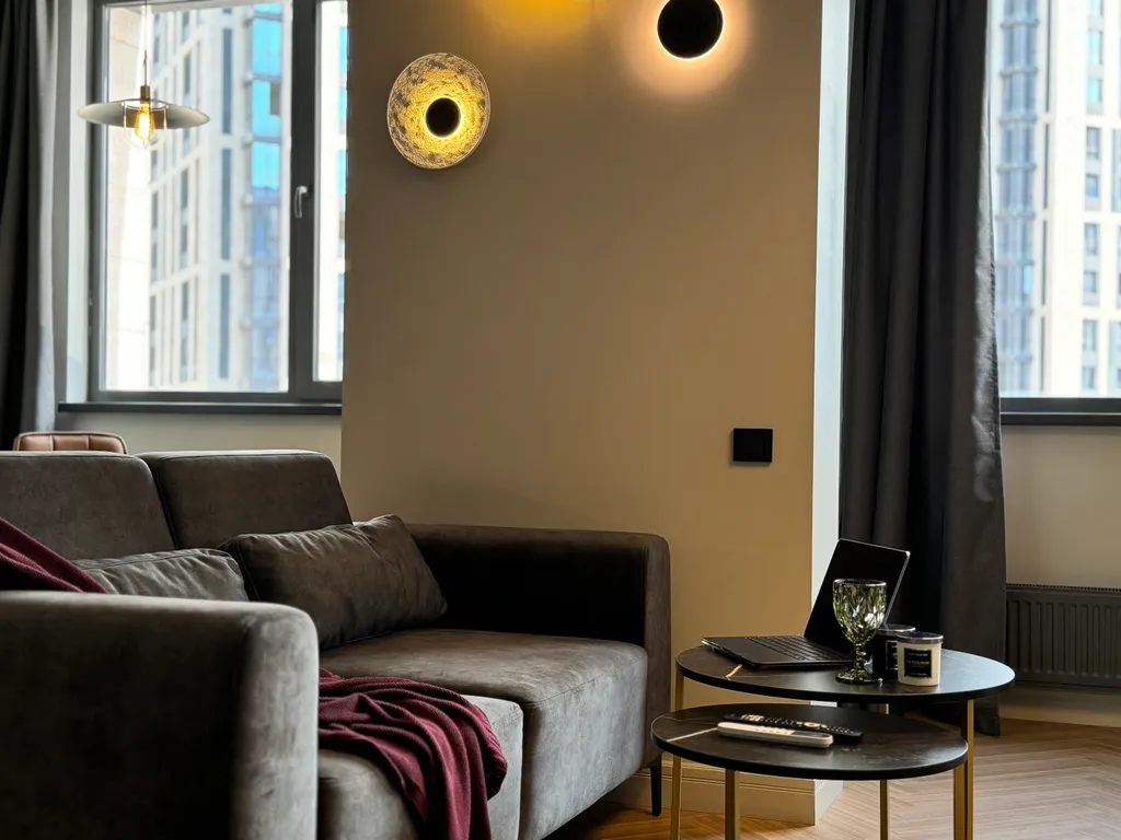 Просторная студия с видом на горы