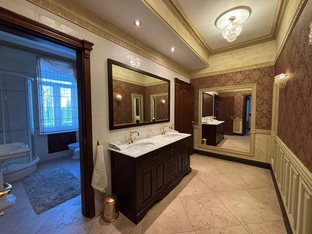 Двухэтажный коттедж с видом на парк в центре Минска