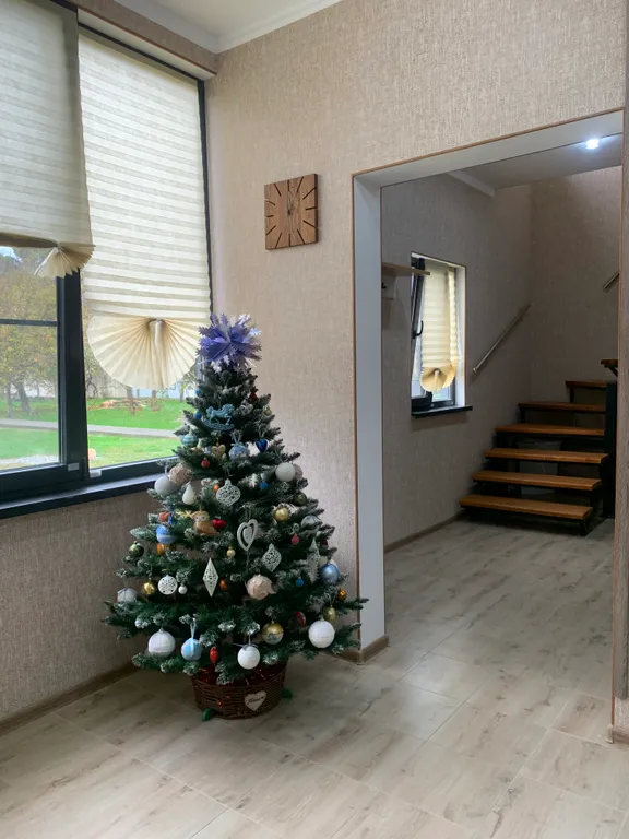 Комфортабельный дом с бассейном с видом на горы