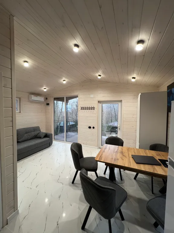 Домик с видом на лес