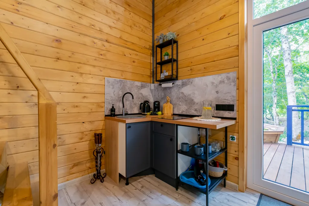 Уютный дом в лесу