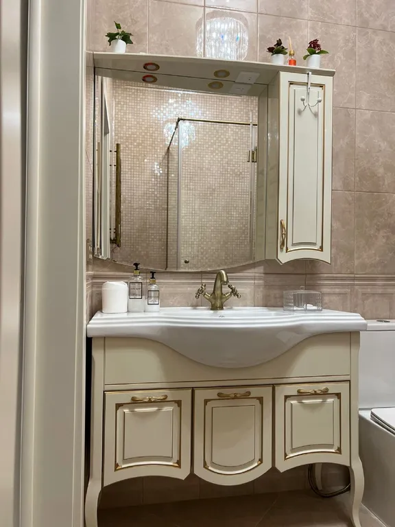 Космический вид из панорамных окон на горы