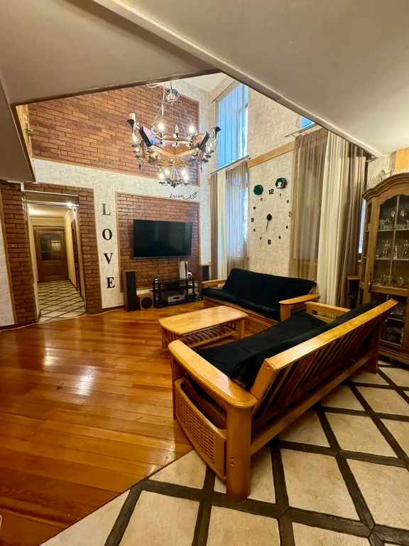 Двухуровневая квартира в центре города