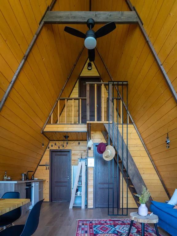 Уютный дом у озера