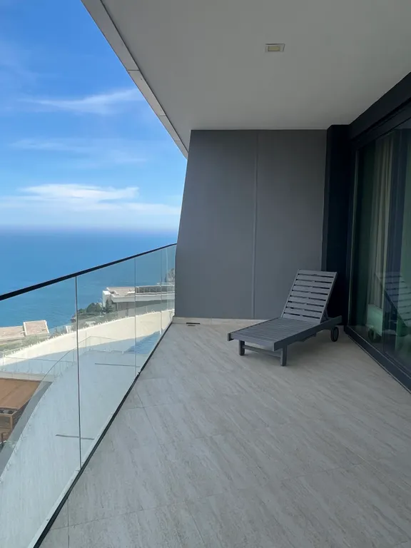 Однокомнатная комнатная с видом на море