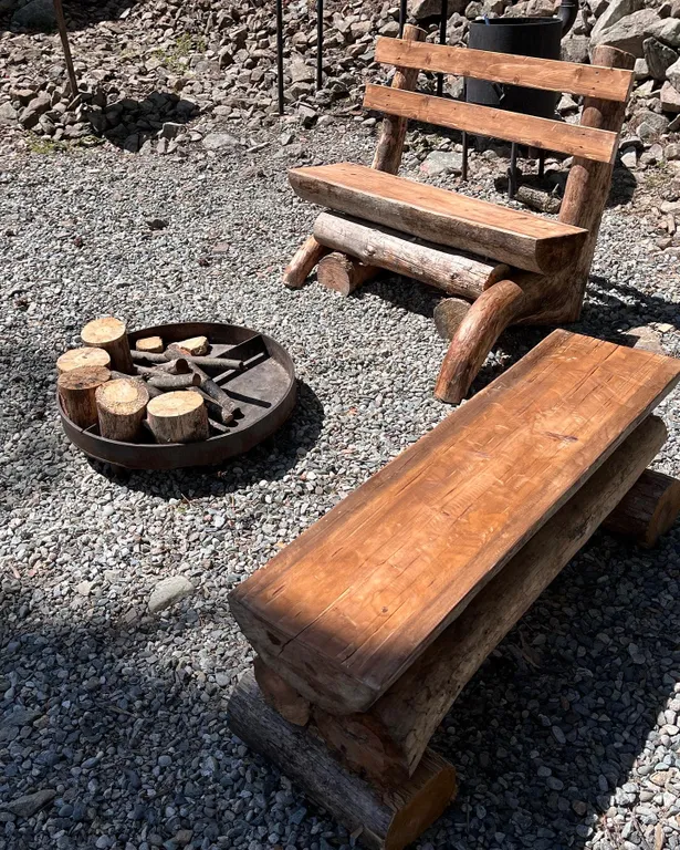 Уютный домик в окружении гор