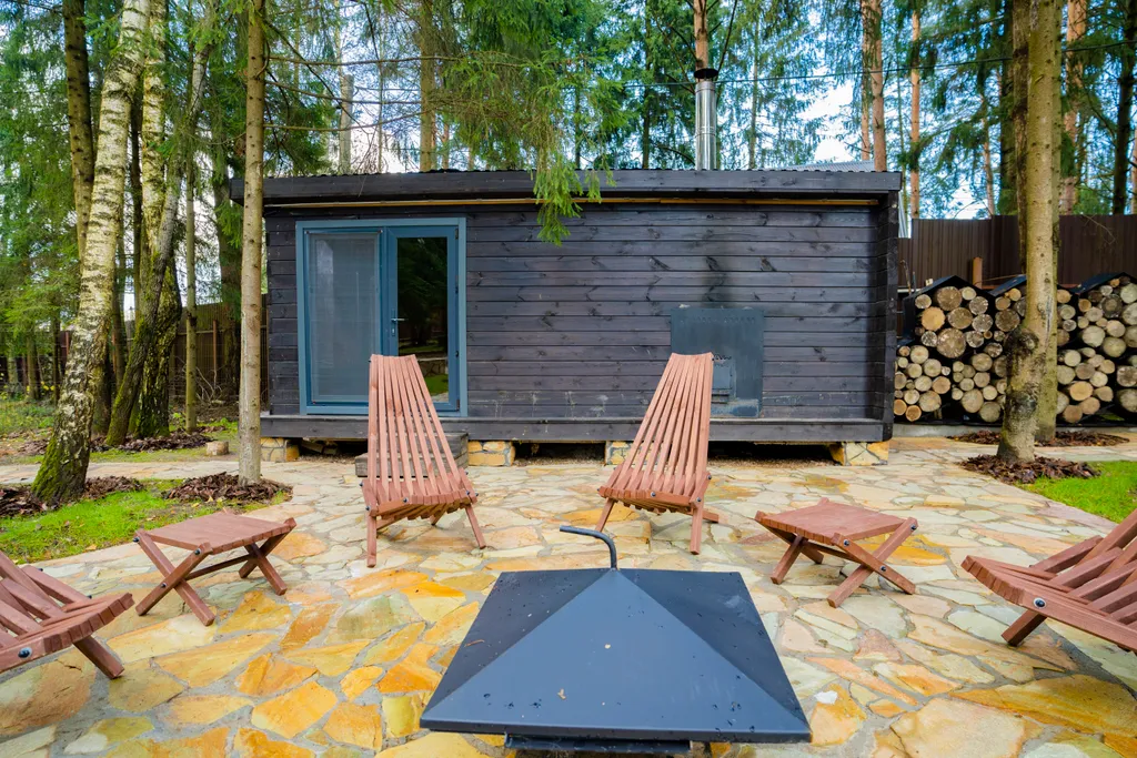 Сфера в сосновом лесу