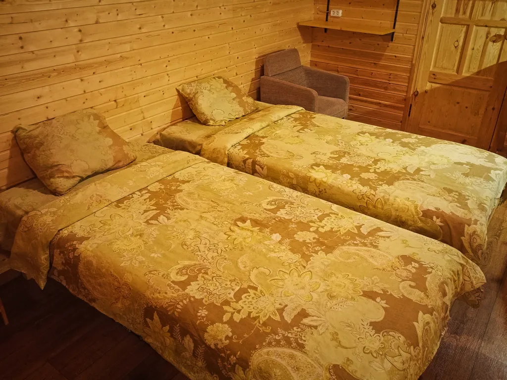 Дом на берегу Красного озера