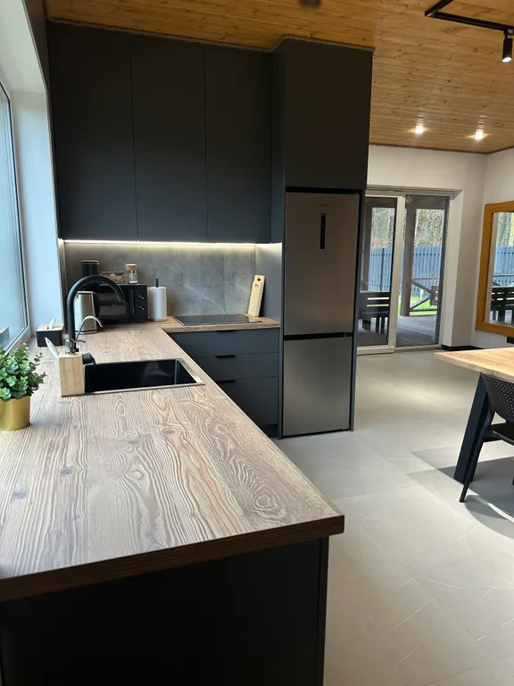 Дом в лесу с баней и бассейном