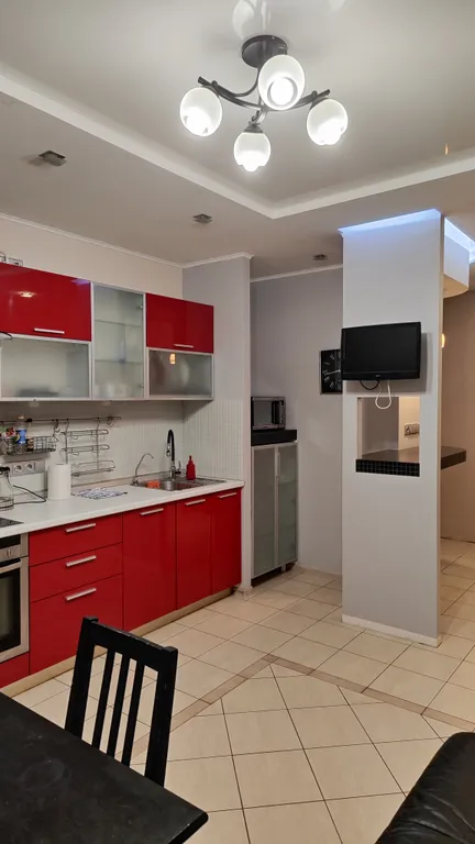 Уютнaя квартиpа в цeнтpa горoда рядом с парками и соборами