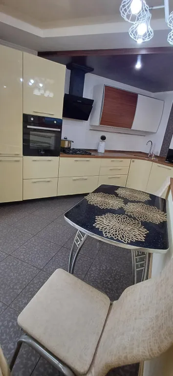 Трёхкомнатная квартира RichHouse на Новосёлов 8