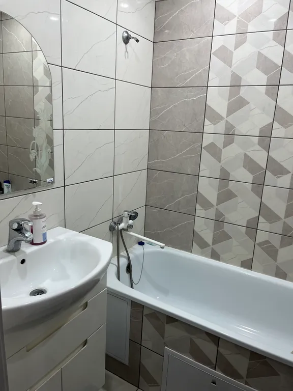 Уютная, просторная квартира со свежим ремонтом в центре города.