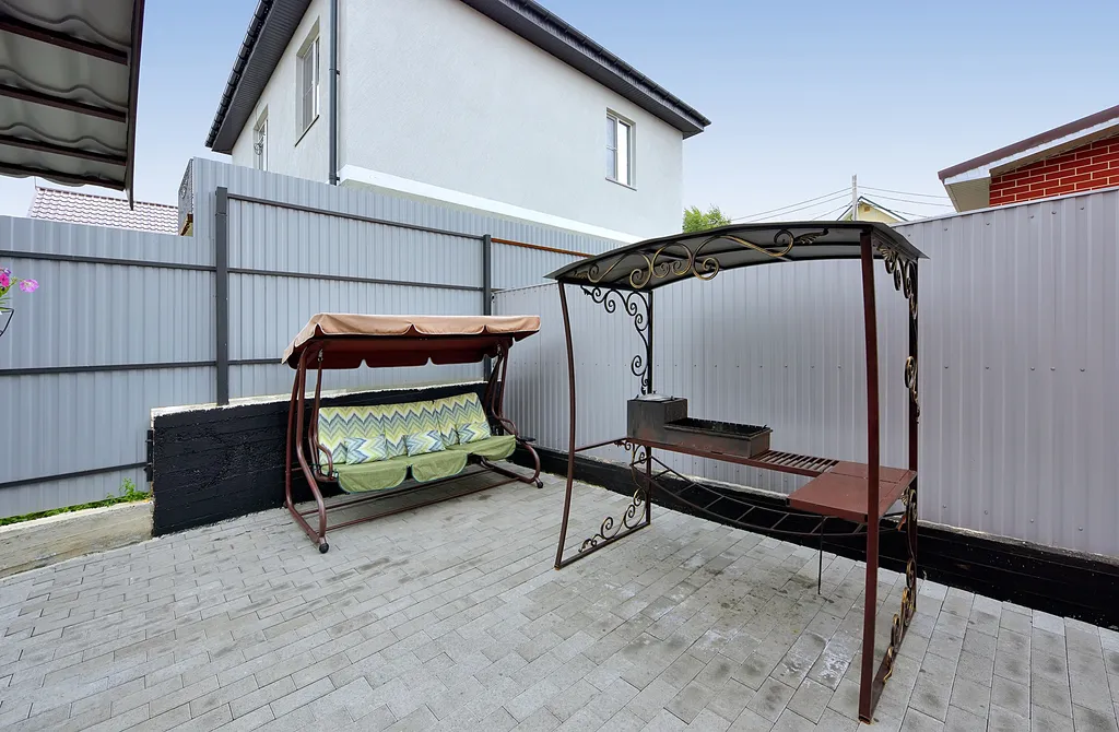 Уютный дом на берегу озера Банное