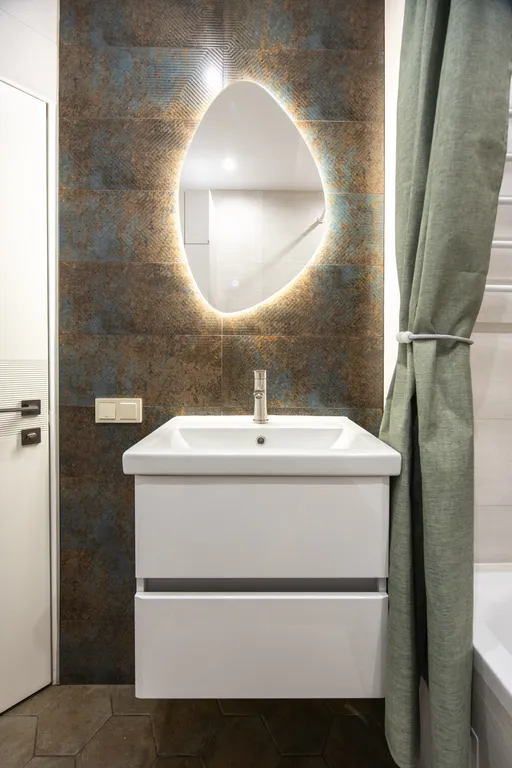 Студия в сосновом лесу у моря