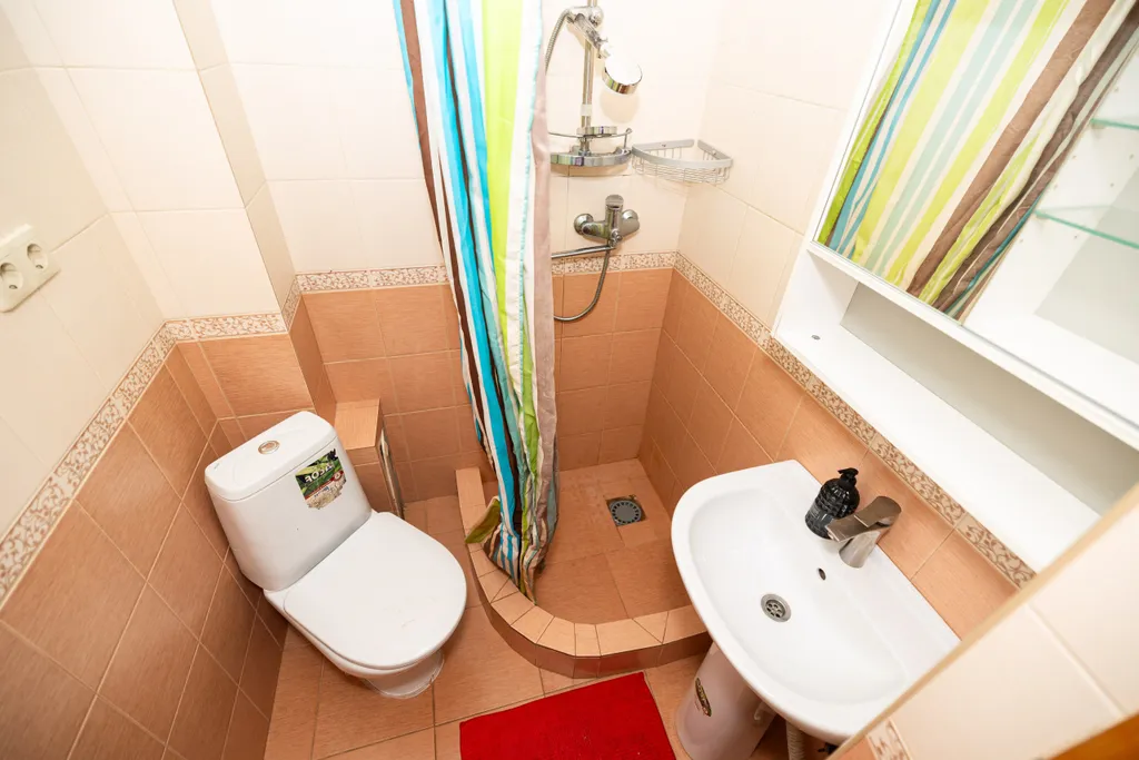 Уютный номер на 4-х человек с санузлом, большой террасой и кухней