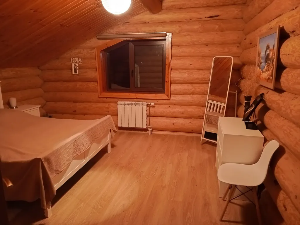 Уютный, бревенчатый дом