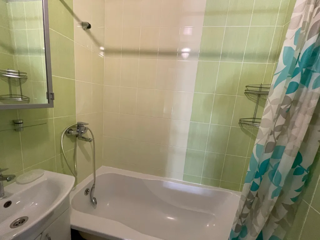 Двухэтажный дом на берегу моря