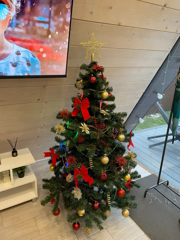 Домик в шалаше в деревне