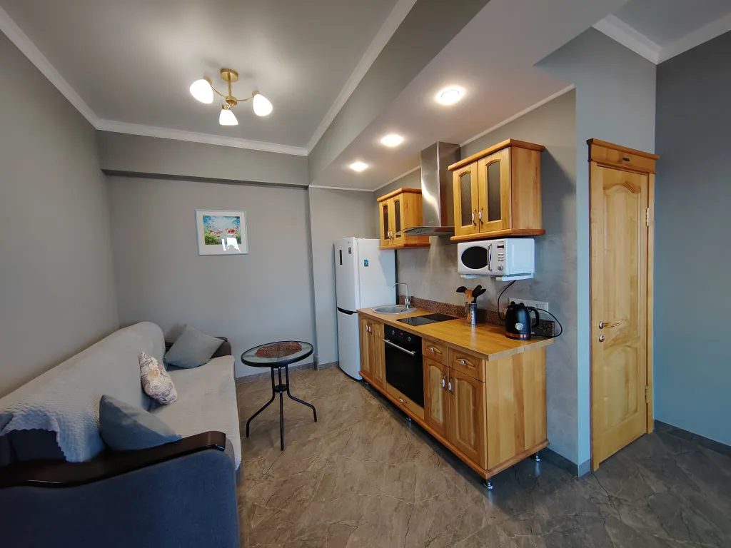 Квартира-студия у моря на 1 линии с балконом