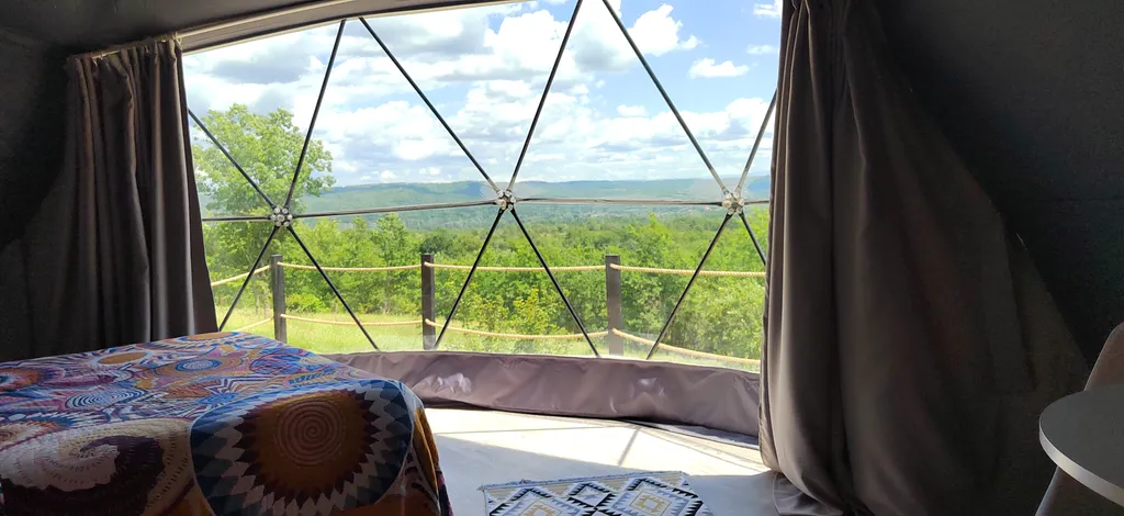 Премиум-отдых: панорамный купол и горячий бассейн-джакузи