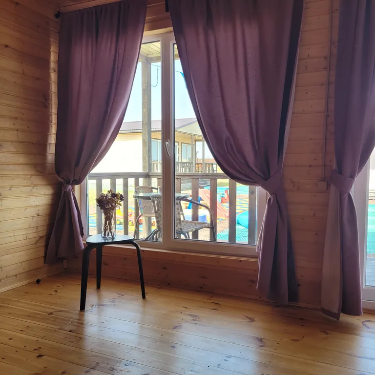 Уютный домик с кухней и верандой