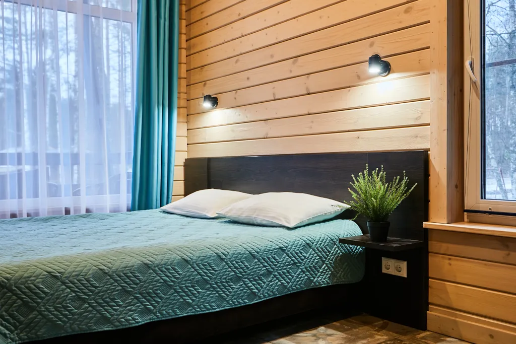 Просторный коттедж с 4 спальнями, камином и террасой