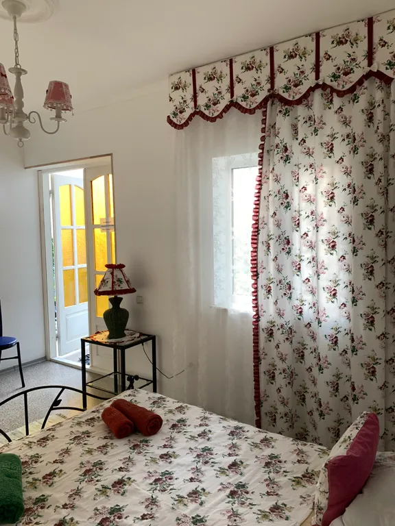 Уютный номер с отдельным входом на террасу с мебелью