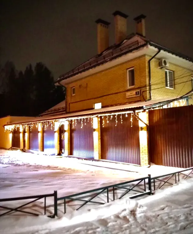 3-этажный уютный коттедж в тихом месте в пределах города