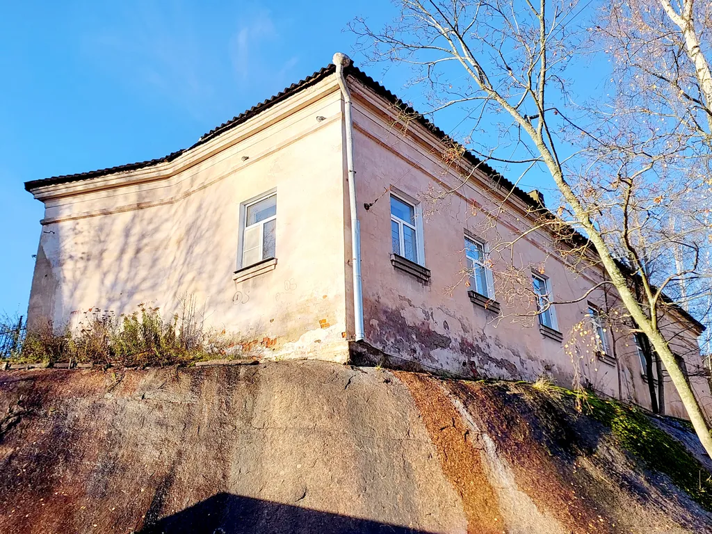 Дом на Скале возле Усадьбы Бюргера