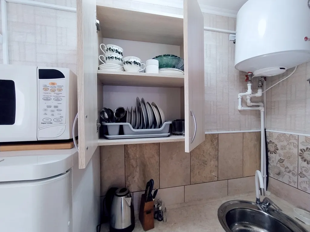 Двухэтажный трёхкомнатный дом Крым с кухней и двором под ключ