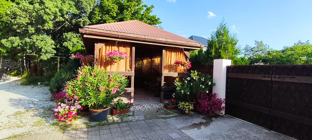 Квартира Квартира Большой и солнечный номер на втором этаже со своей кухней — Геленджик